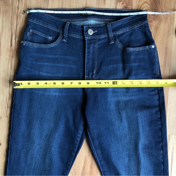 LEE Modern Series Capri Jeans Jayla Button Hem Midrise Fit Blue Size 6 Women’s - Picture 10 of 16